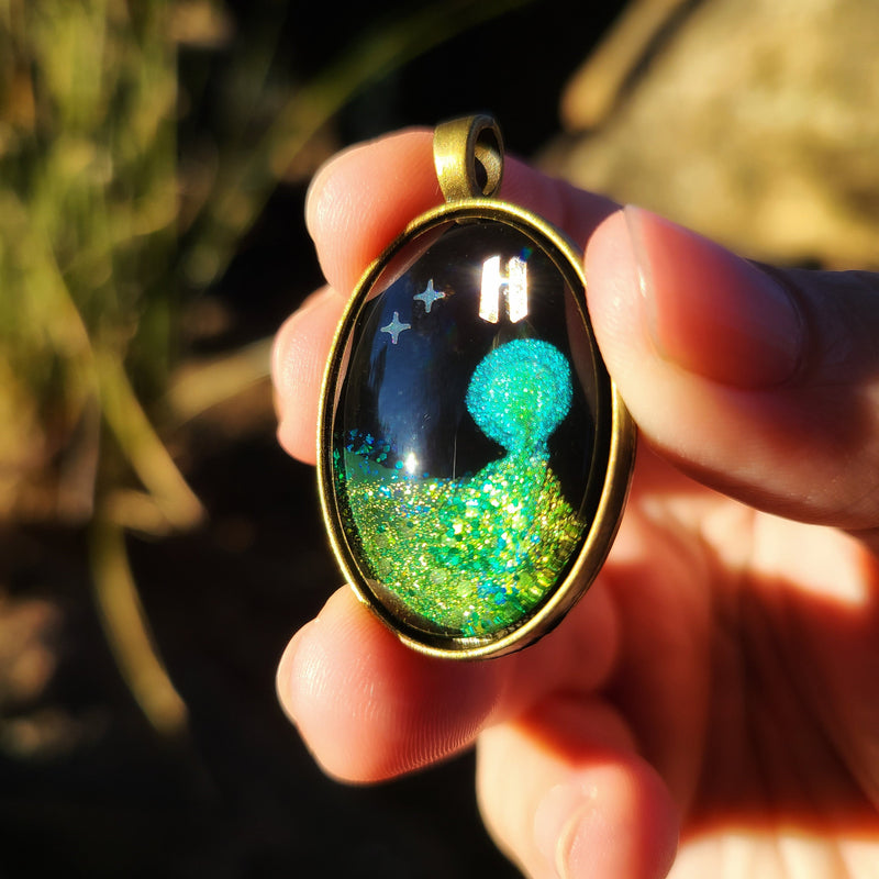 BTS033 Oval Starscape: BTSxARMY Green-Gold Comet on Black